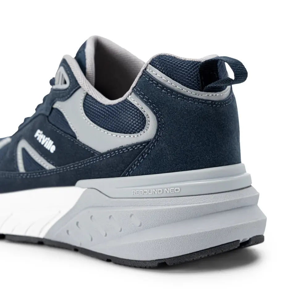 Men’s Trainers With Wide Fit And Textured Sole