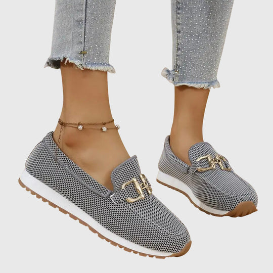 Orthopedic loafers for women featuring cushioned support and breathable design, crafted from elegant leather for optimal comfort. 2