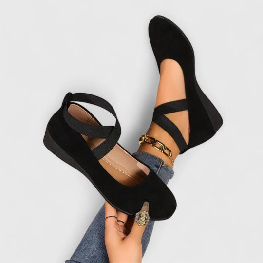 Orthopedic shoes for women featuring a cushioned fit and easy slip-on design, ideal for comfort and versatility in everyday wear. 0