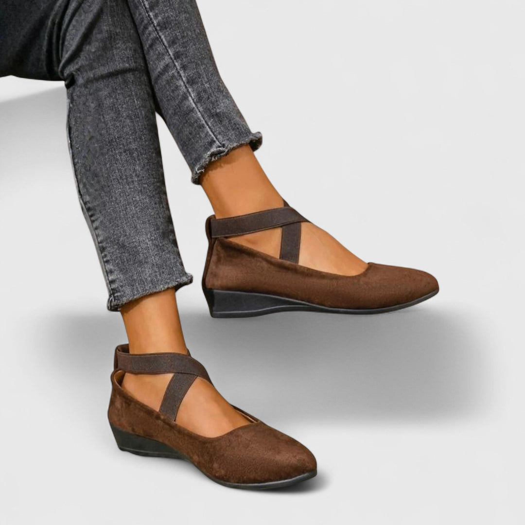 Orthopedic shoes for women featuring a cushioned fit and easy slip-on design, ideal for comfort and versatility in everyday wear. 2