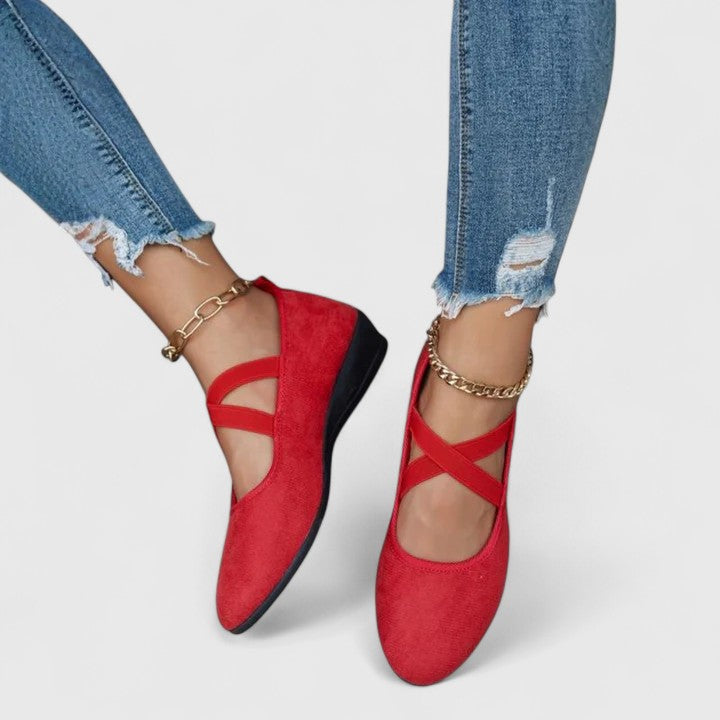Orthopedic shoes for women featuring a cushioned fit and easy slip-on design, ideal for comfort and versatility in everyday wear. 3