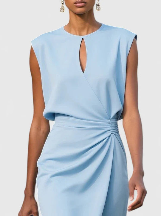 Sophisticated women's dress featuring a sleek cut and versatile elegance, available in classic black and white. 4