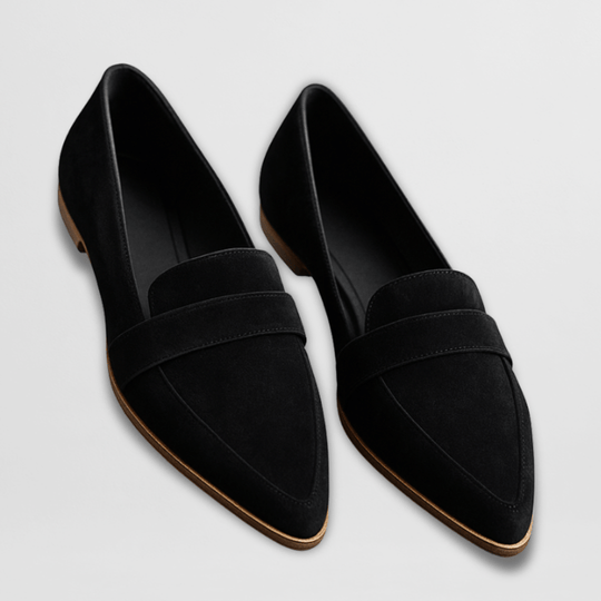 Women's loafers in soft suede featuring cushioned support and a flexible fit, perfect for everyday wear. 2