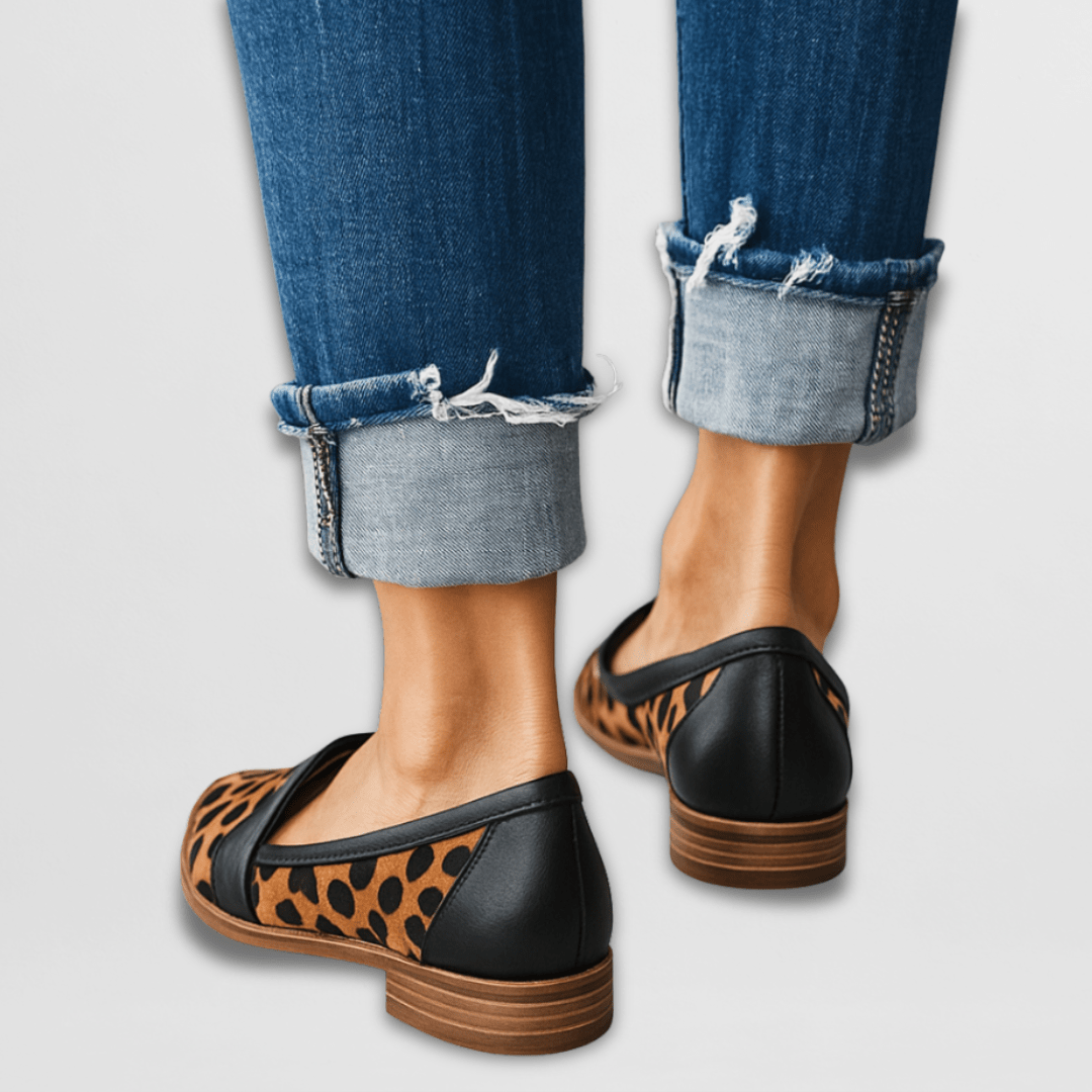 Women's loafers in soft suede featuring cushioned support and a flexible fit, perfect for everyday wear. 4